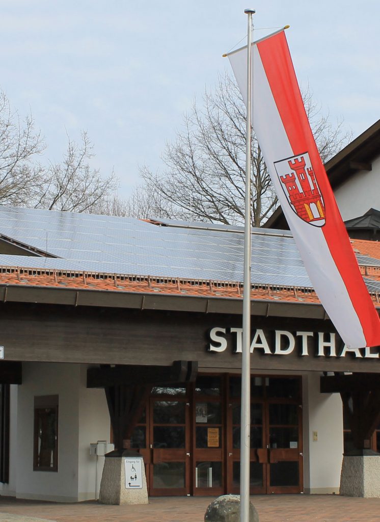 Photovoltaik-Anlage auf dem Dach der Stadthalle in Weilheim