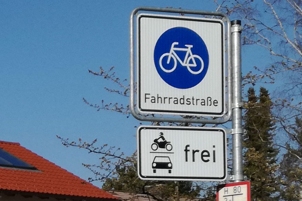 Radverkehr in Weilheim, Schild Fahrradstraße. April 2020.